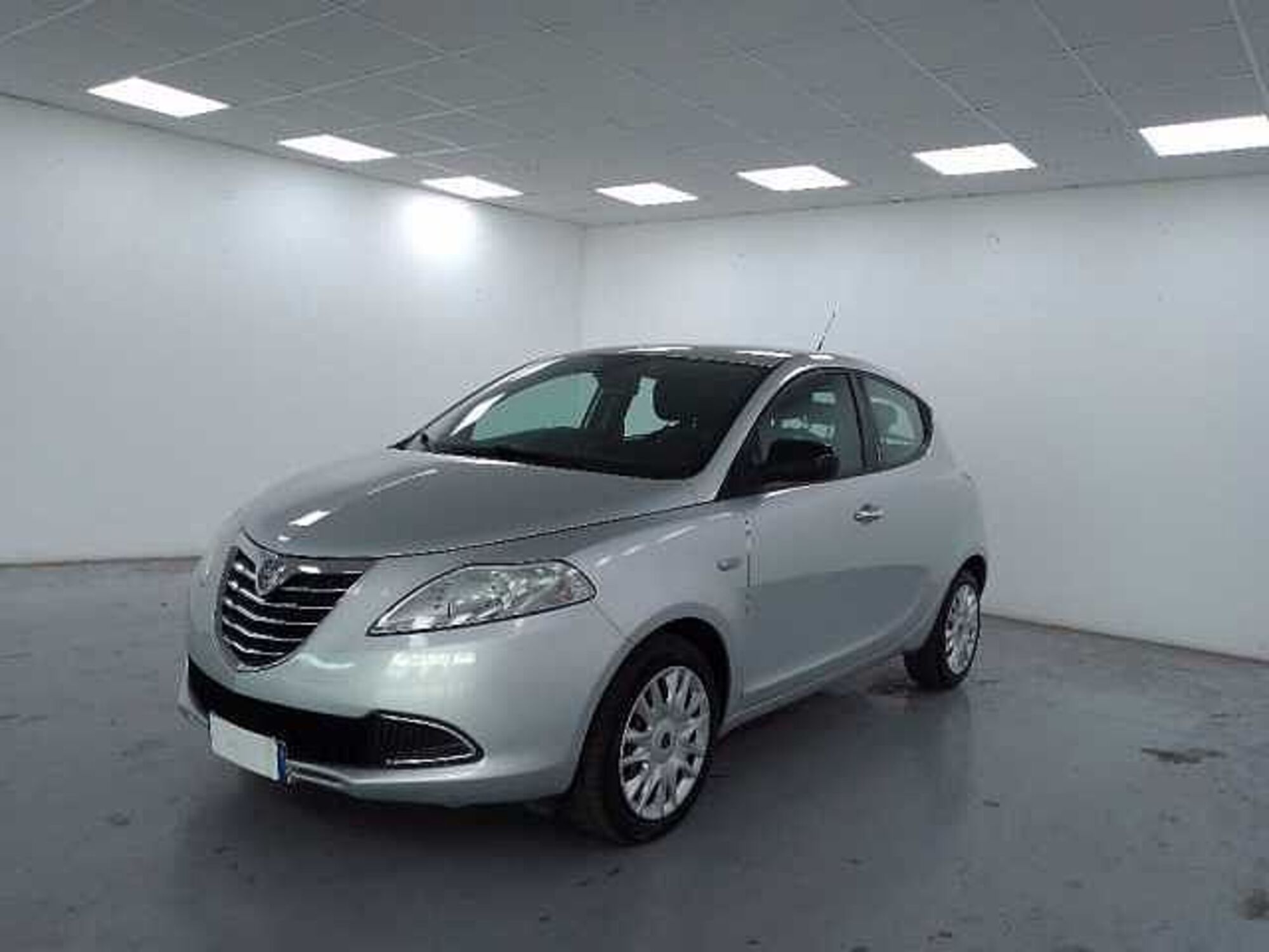 Lancia Ypsilon 1.2 69 CV 5 porte Silver  del 2012 usata a Cuneo