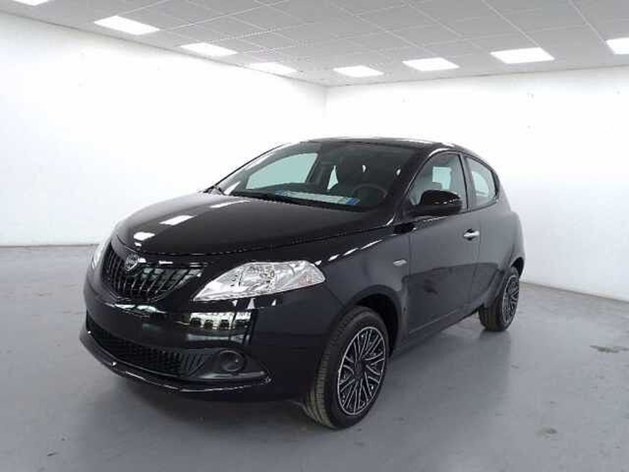 Lancia Ypsilon 1.0 FireFly 5 porte S&amp;S Hybrid Silver Plus nuova a Cuneo