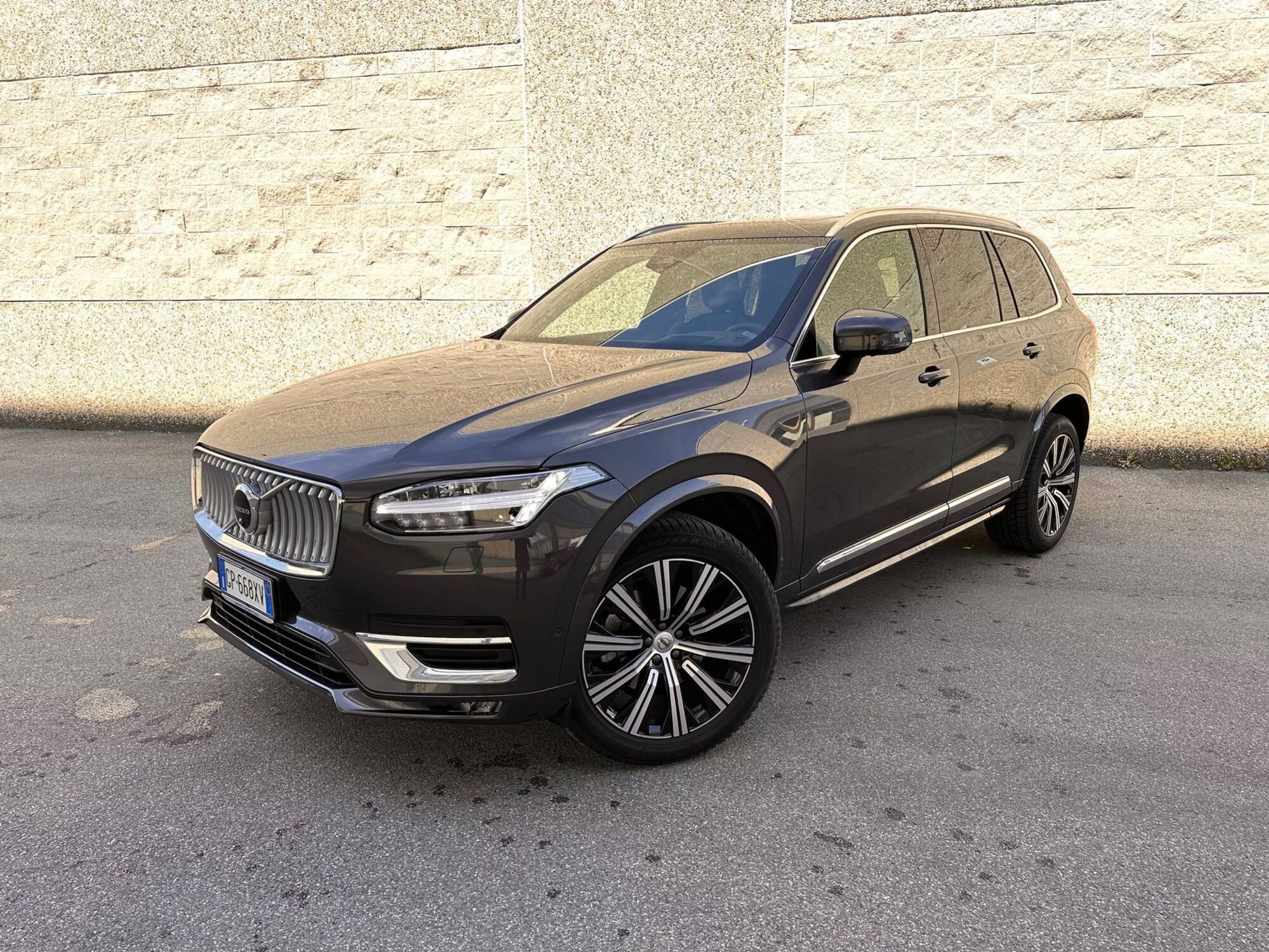 Volvo XC90 B5 (d) AWD automatico 7 posti Ultimate Bright del 2023 usata a Bergamo