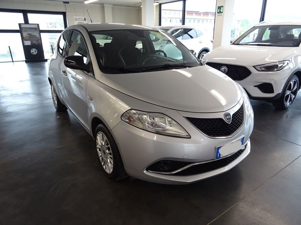 Lancia Ypsilon usata a Lucca (7)