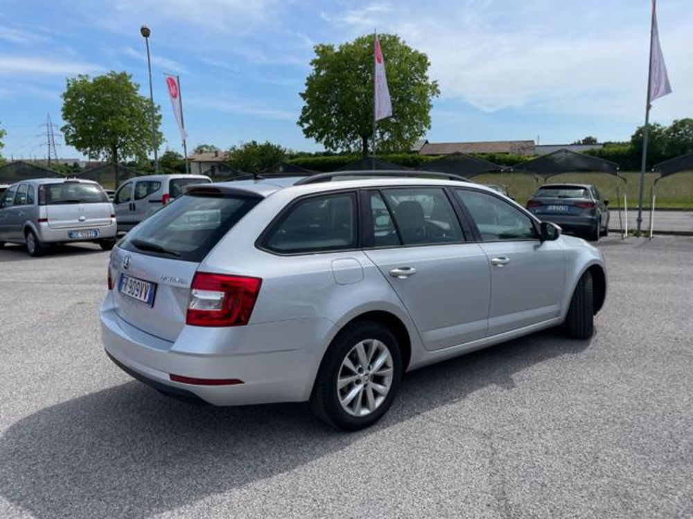 Skoda Octavia Station Wagon 1.6 TDI CR 115 CV Wagon Executive  del 2018 usata a Maniago (4)