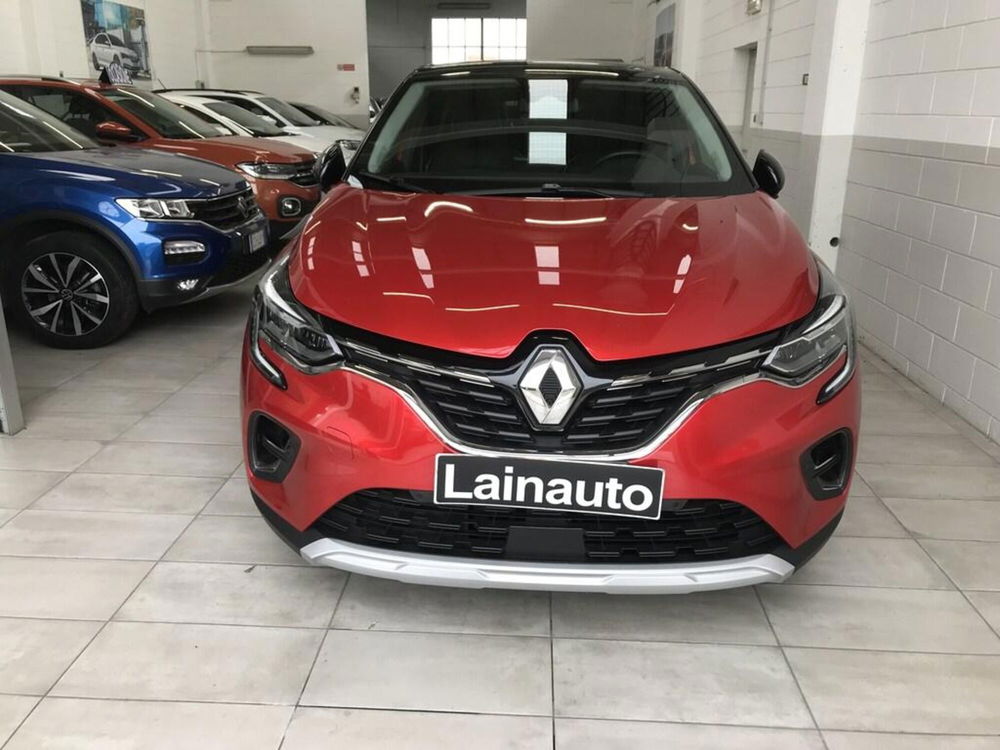 Renault Captur Plug-in Hybrid E-Tech 160 CV Initiale Paris  del 2021 usata a Lainate (2)