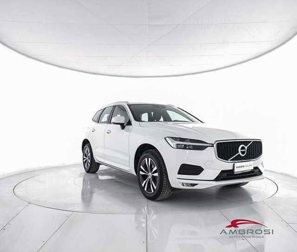 Volvo XC60 B4 (d) AWD Geartronic Momentum Pro  del 2021 usata a Viterbo (2)