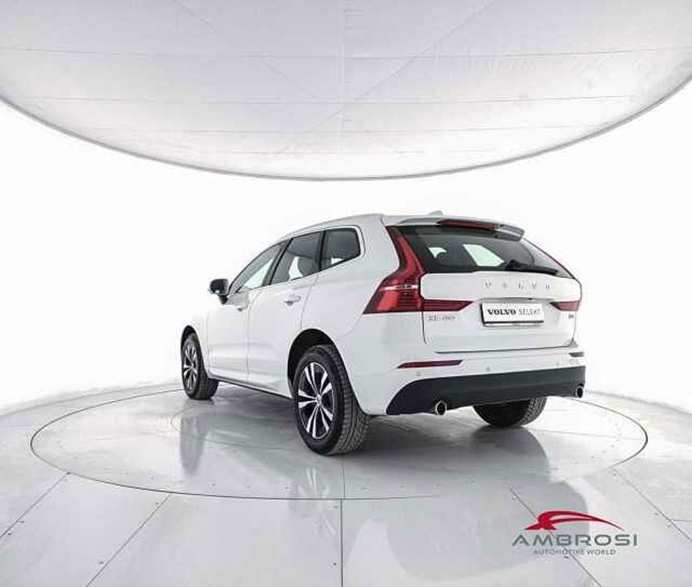 Volvo XC60 B4 (d) AWD Geartronic Momentum Pro  del 2021 usata a Viterbo (4)