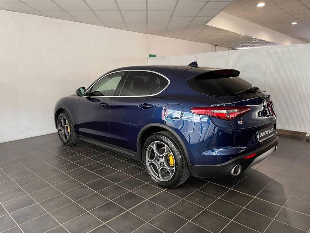 Alfa Romeo Stelvio usata a Torino (4)