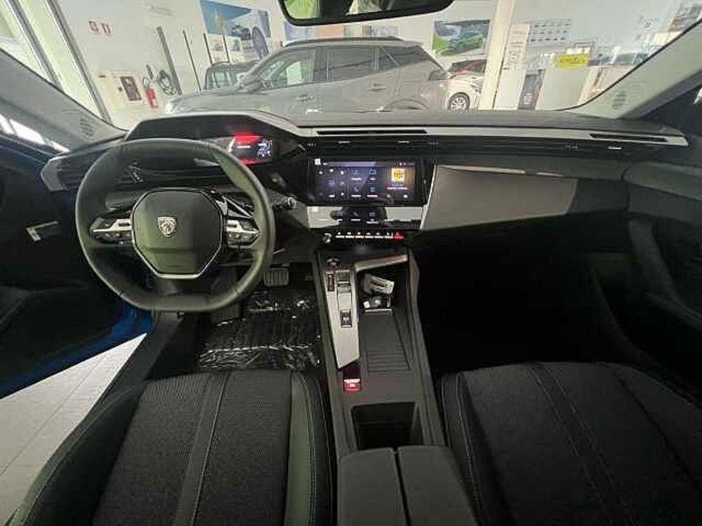 Peugeot 308 nuova a Vibo Valentia (11)