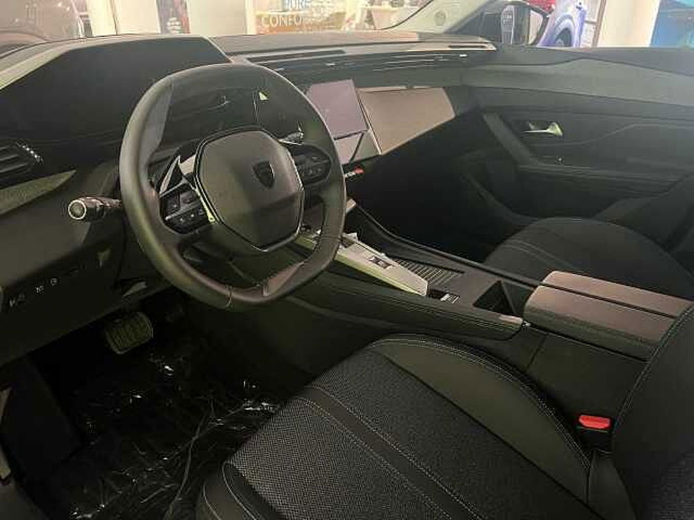 Peugeot 308 nuova a Vibo Valentia (9)