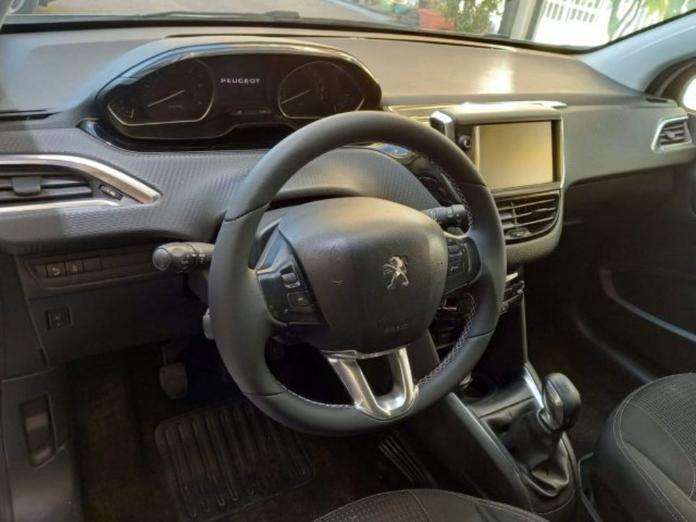 Peugeot 208 usata a Napoli (10)