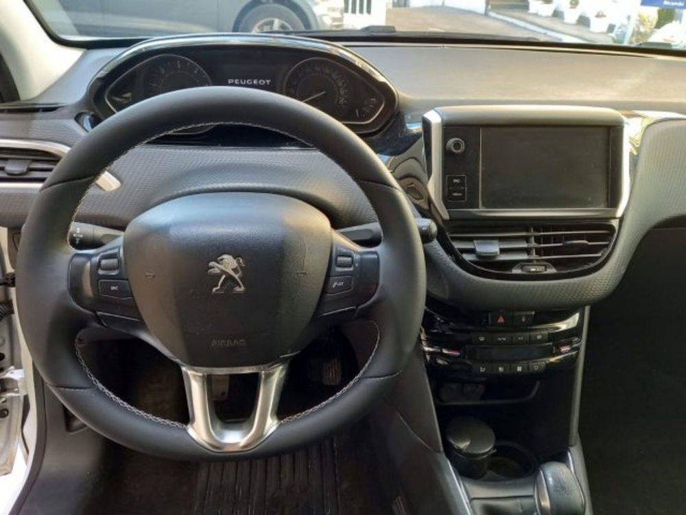 Peugeot 208 usata a Napoli (8)