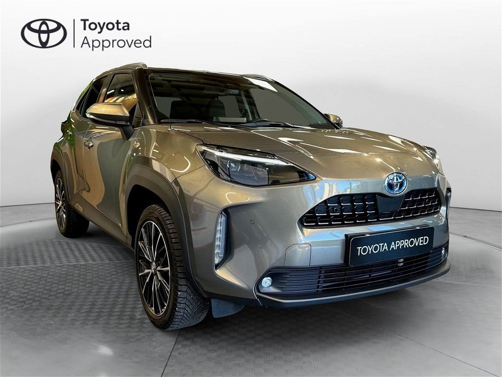 Toyota Yaris Cross 1.5 Hybrid 5p. E-CVT AWD-i Lounge del 2022 usata a Catanzaro (3)