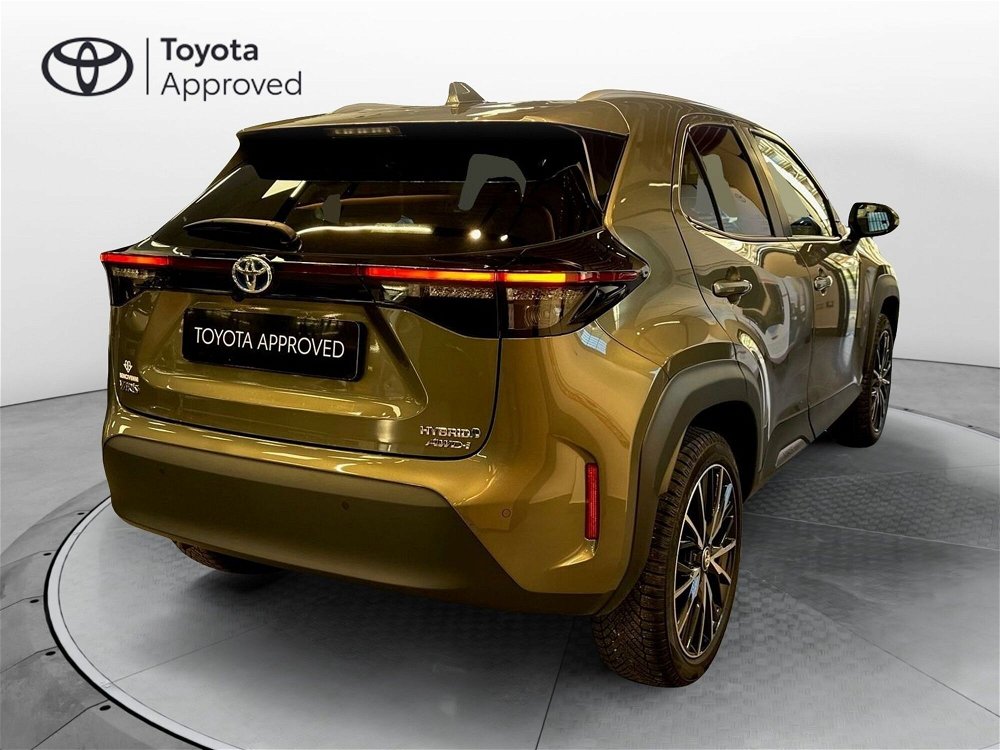 Toyota Yaris Cross 1.5 Hybrid 5p. E-CVT AWD-i Lounge del 2022 usata a Catanzaro (4)