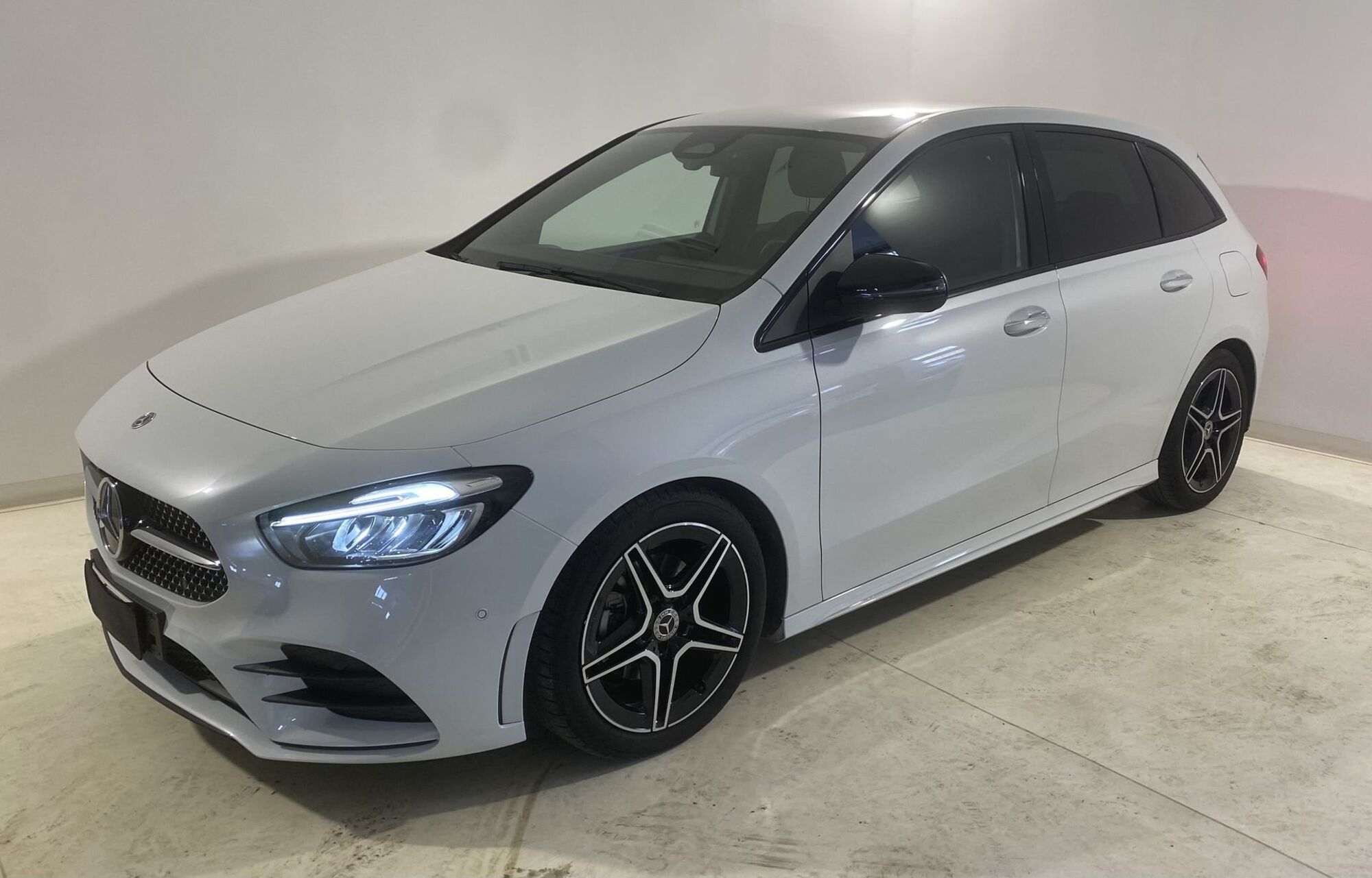 Mercedes-Benz Classe B 180 d Automatic Premium  del 2023 usata a Napoli