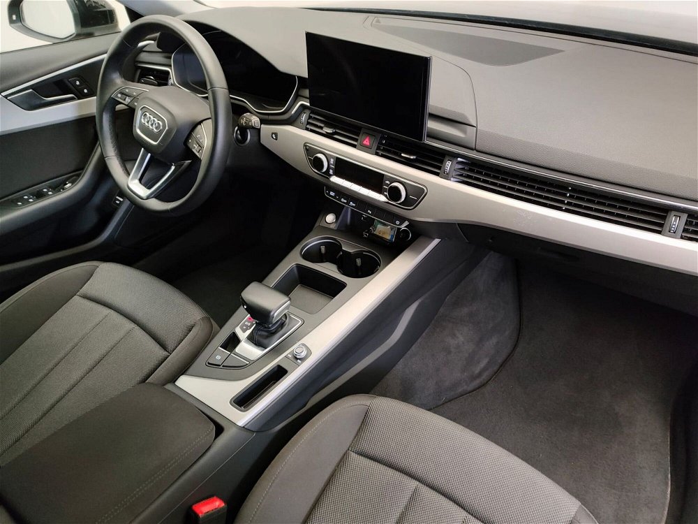 Audi A4 Avant 35 TDI/163 CV S tronic Business Advanced  del 2022 usata a Martina Franca (5)