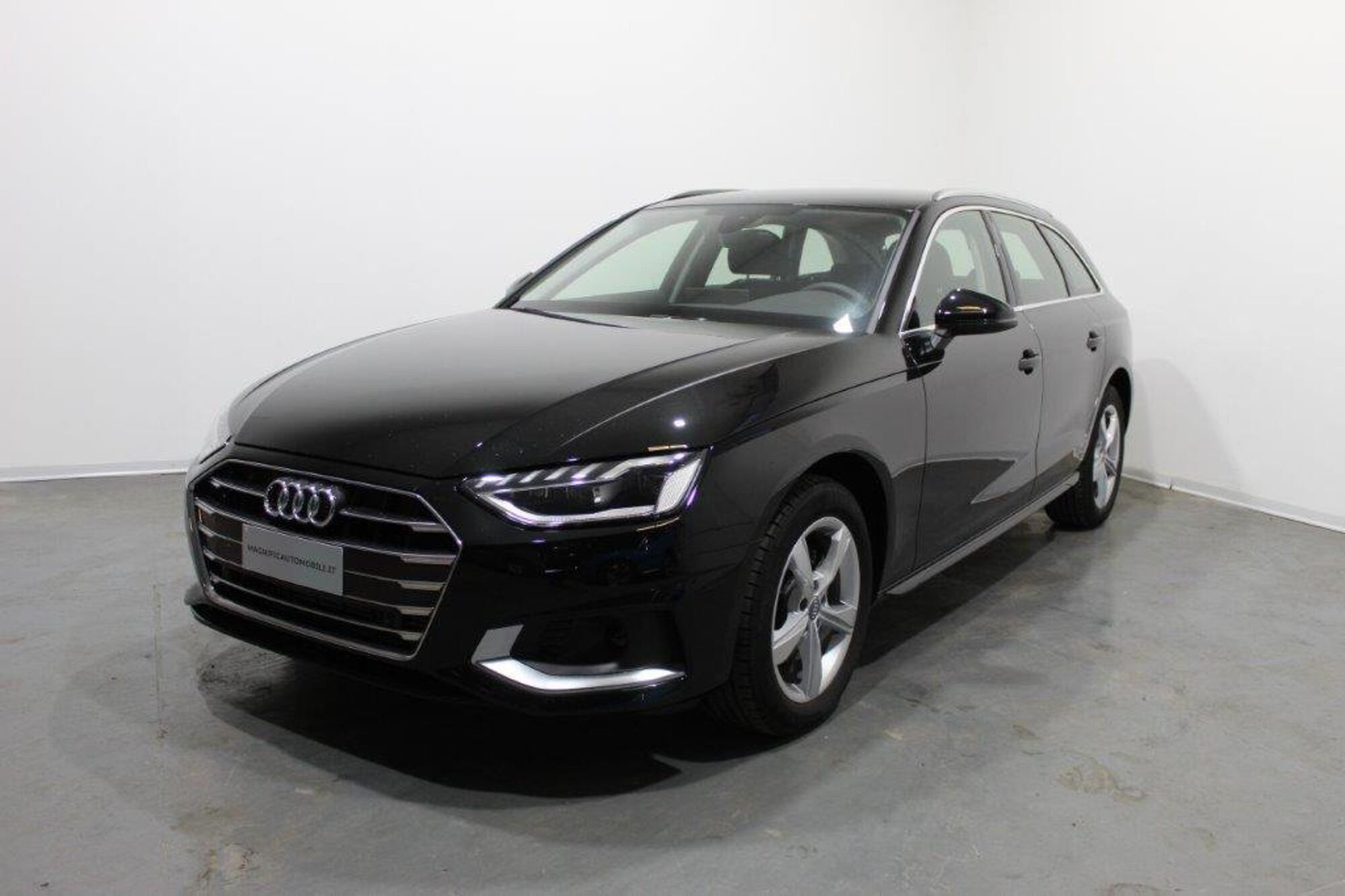 Audi A4 Avant 35 TDI/163 CV S tronic Business Advanced  del 2023 usata a Triggiano