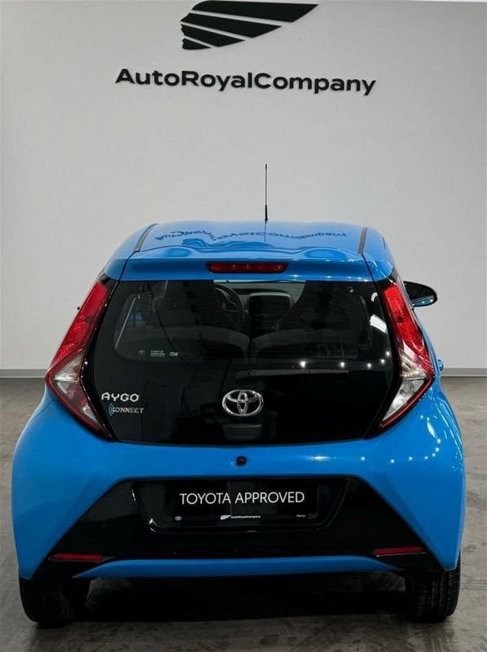 Toyota Aygo Connect 1.0 VVT-i 72 CV 5 porte x-play del 2020 usata a Roma (4)