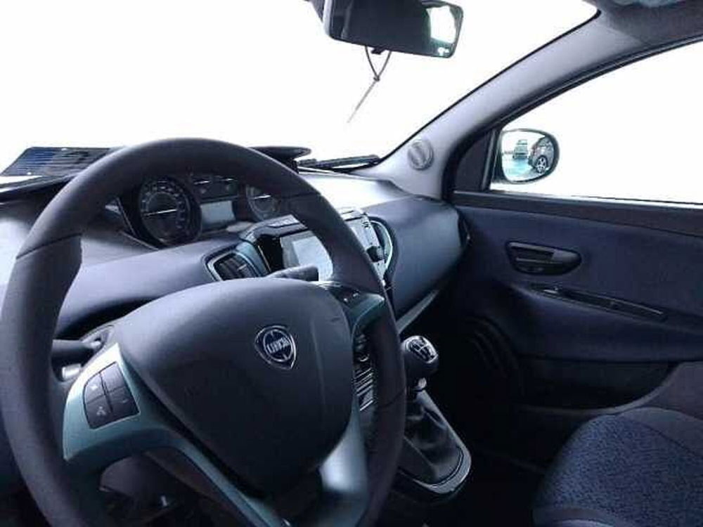 Lancia Ypsilon nuova a Cuneo (16)