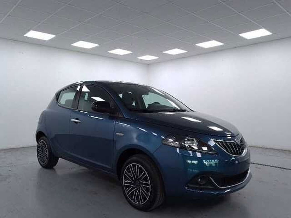 Lancia Ypsilon nuova a Cuneo (3)