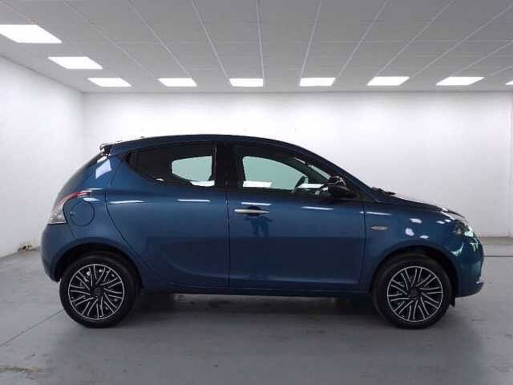 Lancia Ypsilon nuova a Cuneo (4)