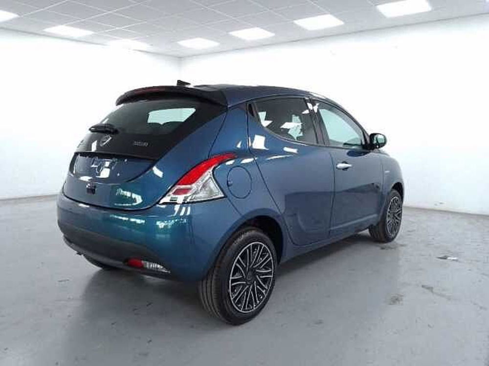 Lancia Ypsilon nuova a Cuneo (8)