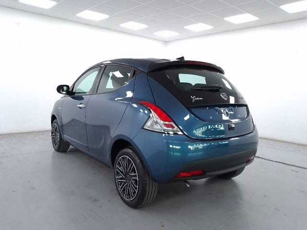 Lancia Ypsilon nuova a Cuneo (6)