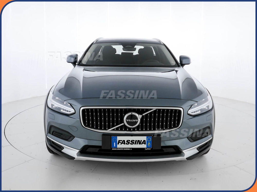 Volvo V90 Cross Country 2.0 b4 Core awd auto del 2023 usata a Milano (2)