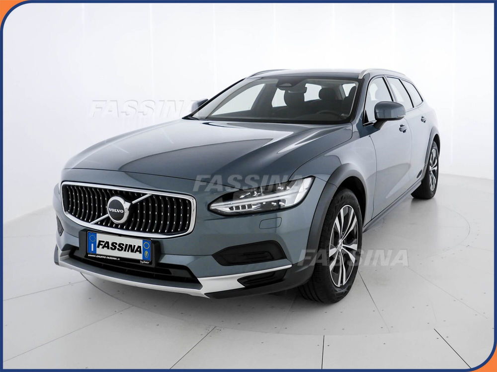 Volvo V90 Cross Country 2.0 b4 Core awd auto del 2023 usata a Milano (3)