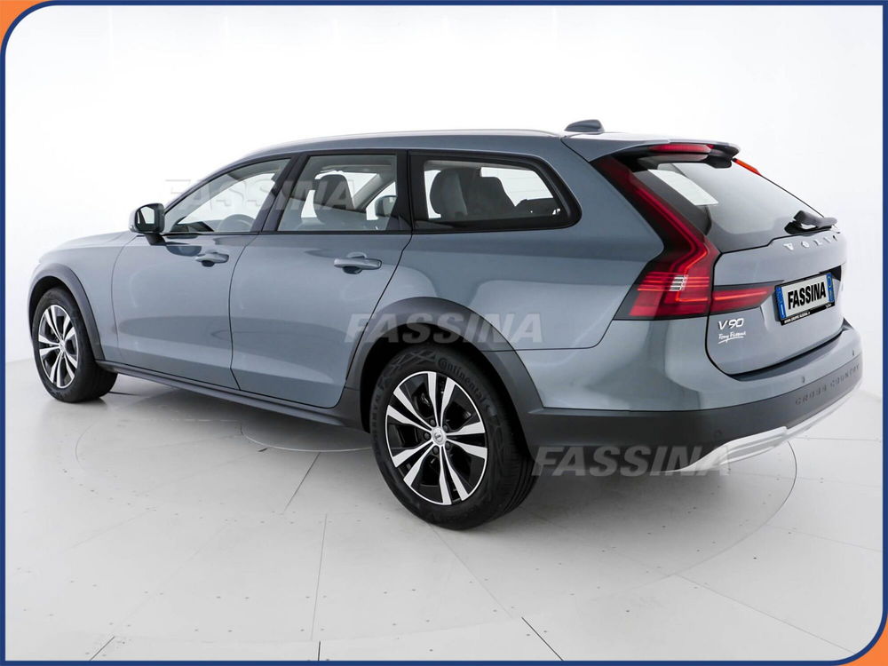 Volvo V90 Cross Country 2.0 b4 Core awd auto del 2023 usata a Milano (4)