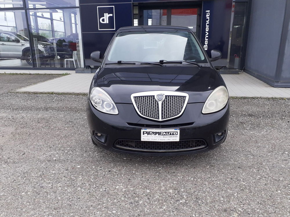 Lancia Ypsilon 1.2 69 CV Diva  del 2011 usata a Piacenza (2)