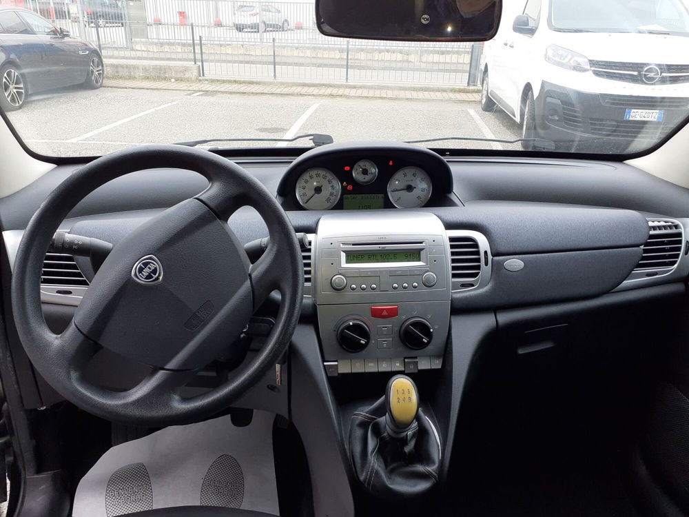 Lancia Ypsilon usata a Piacenza (7)