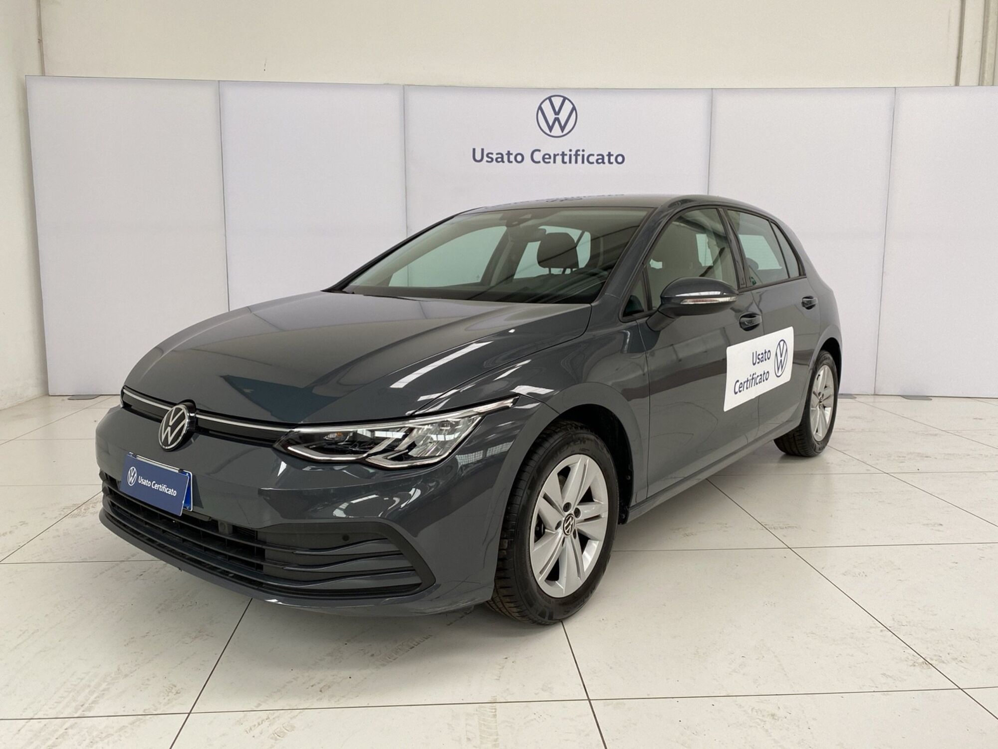 Volkswagen Golf 1.0 eTSI EVO DSG Life del 2023 usata a Cornegliano Laudense