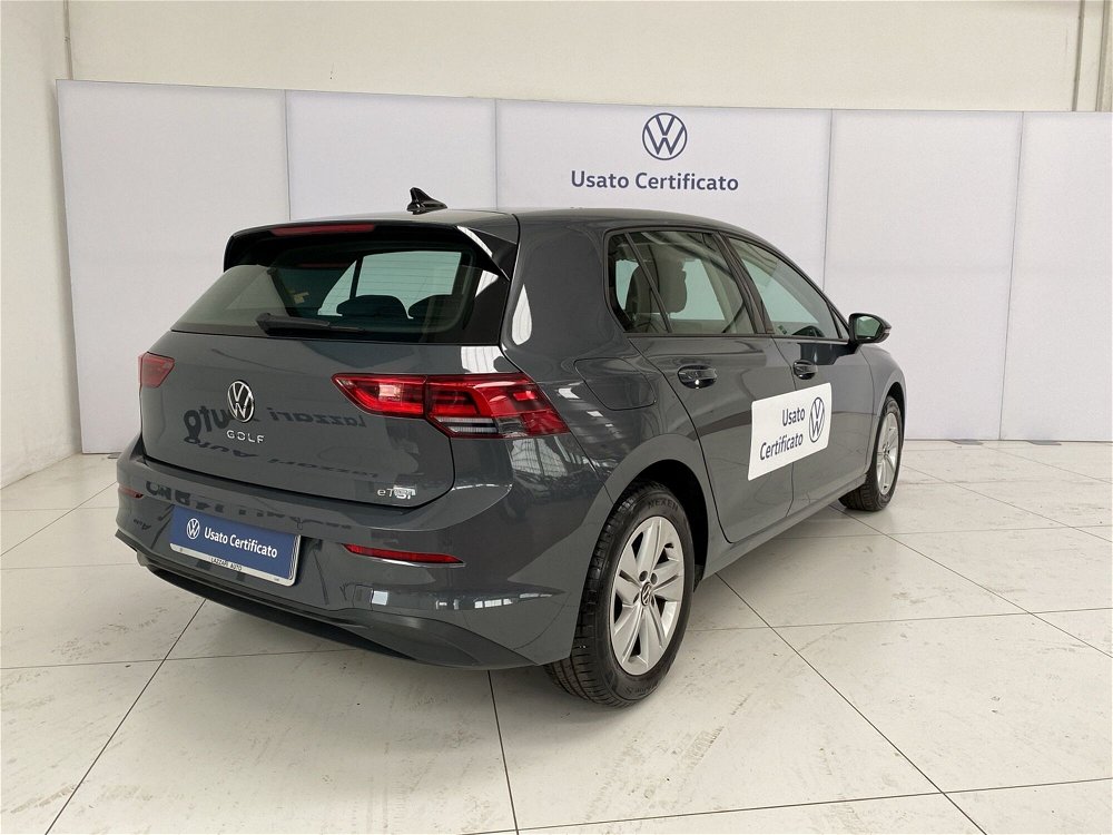Volkswagen Golf 1.0 eTSI EVO DSG Life del 2023 usata a Cornegliano Laudense (4)