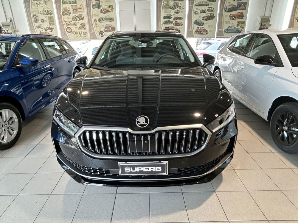 Skoda Superb Wagon 2.0 tdi Style dsg nuova a Padova (2)