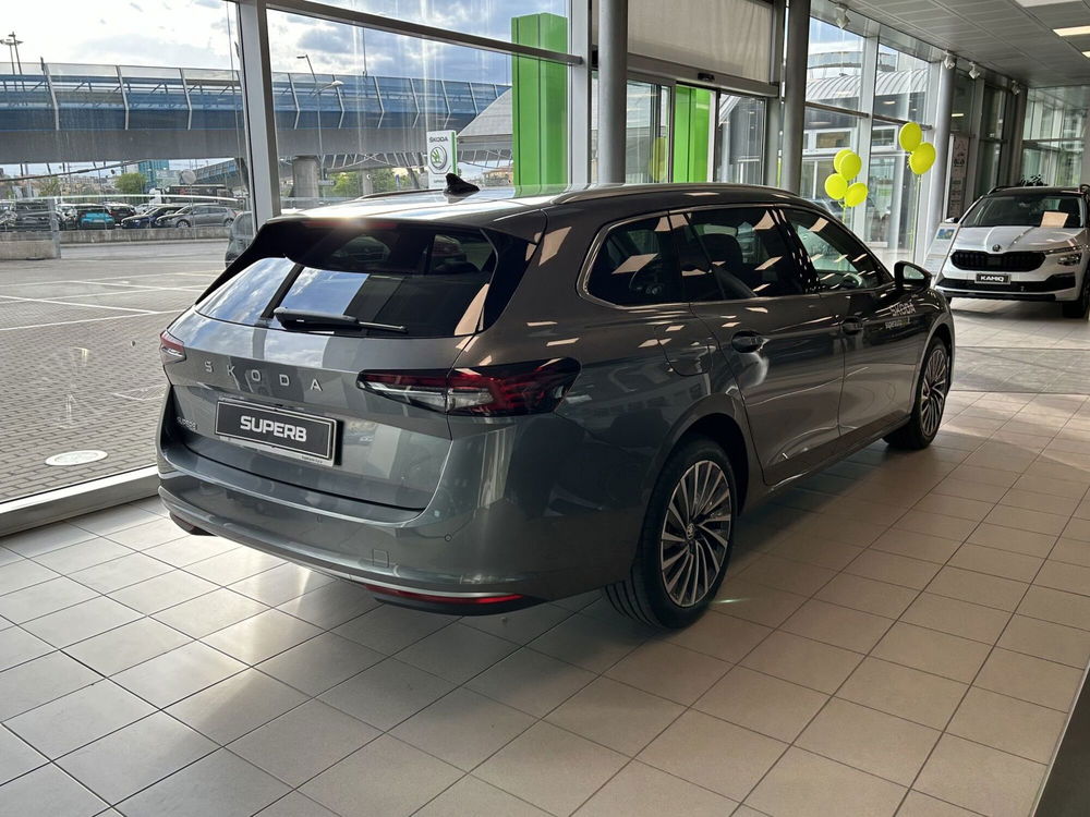 Skoda Superb Wagon 2.0 tdi Laurin&Klement 150cv dsg nuova a Padova (4)