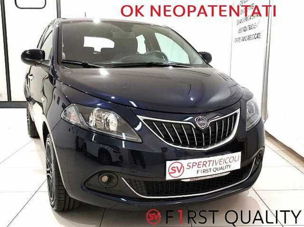 Lancia Ypsilon usata a Lecce