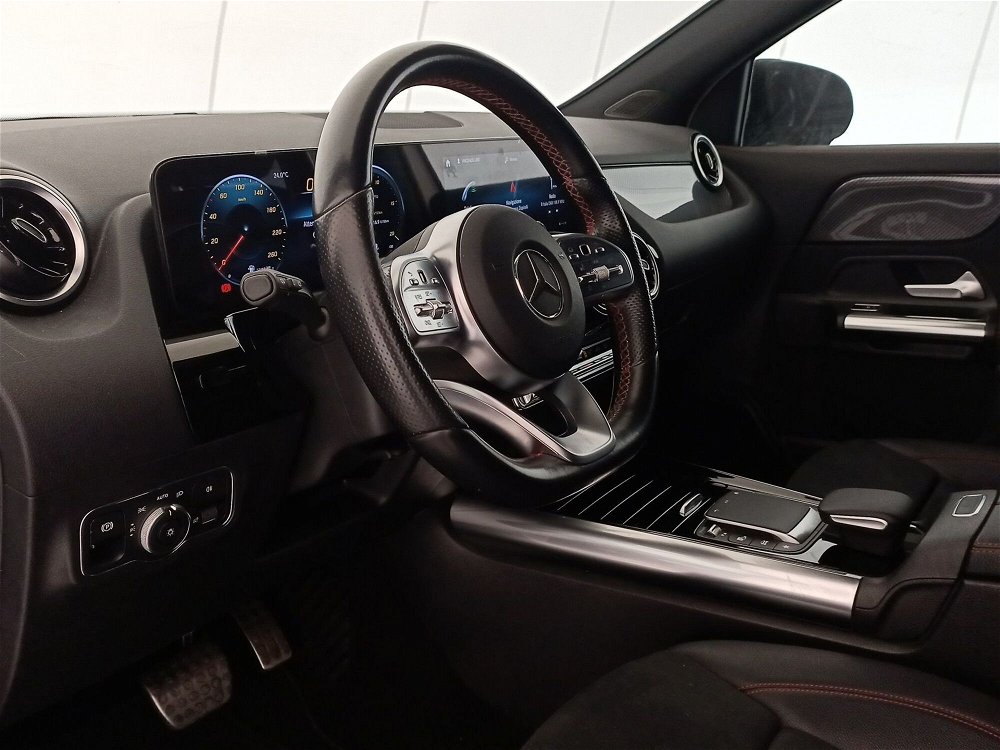 Mercedes-Benz GLA SUV 200 d Digital Edition auto del 2021 usata a Modugno (5)