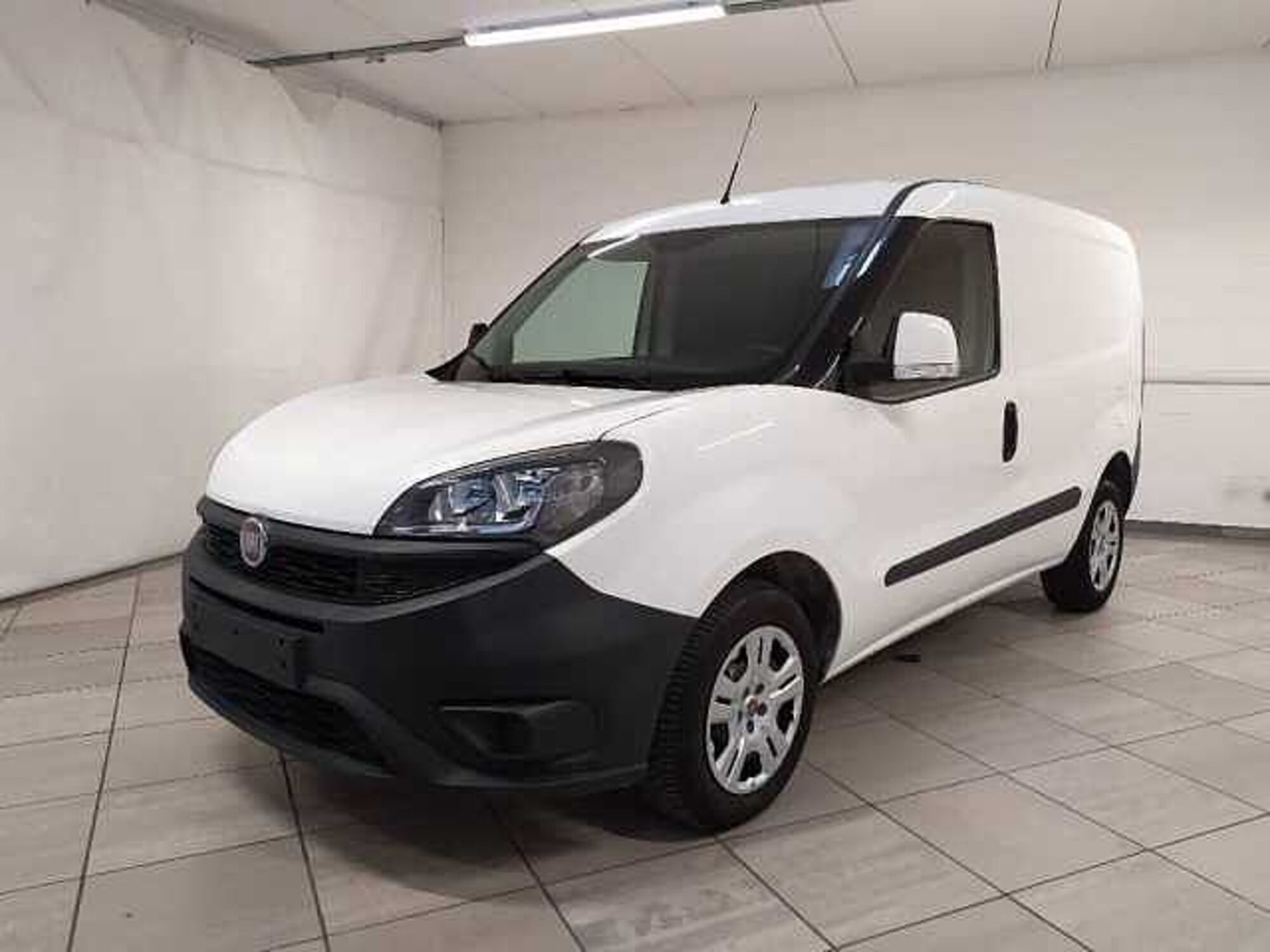 Fiat Dobl&ograve; Furgone 1.3 MJT PC-TN Cargo Lamierato SX  del 2019 usata a Cuneo