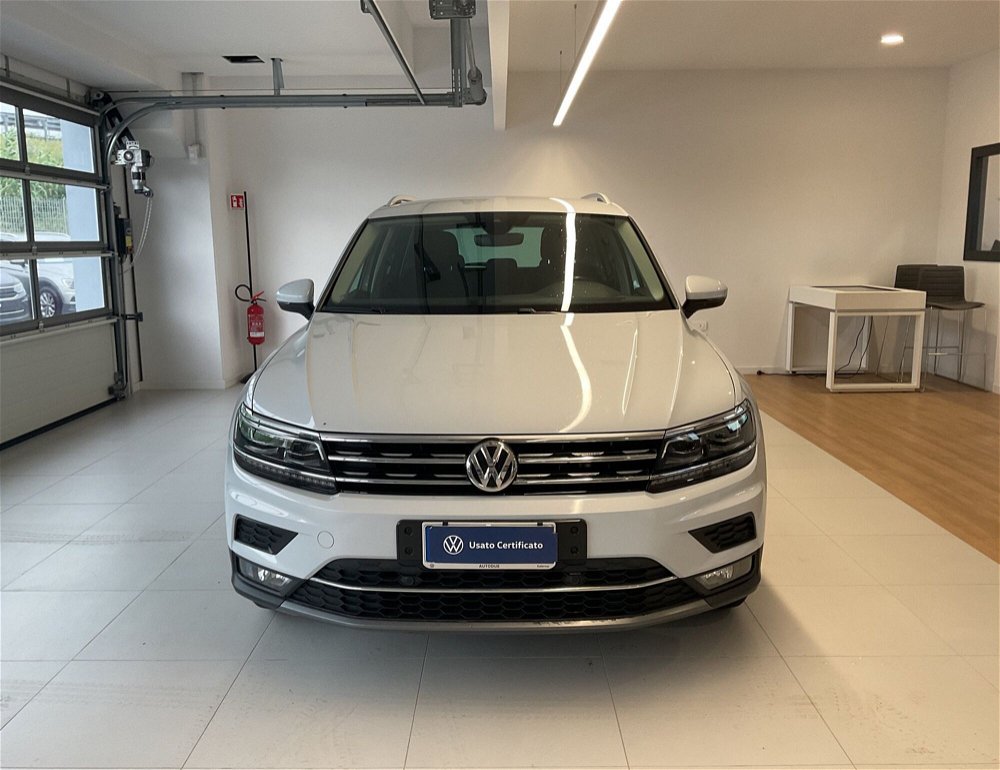 Volkswagen Tiguan Allspace 2.0 tdi R-Line 150cv dsg del 2018 usata a Salerno (3)