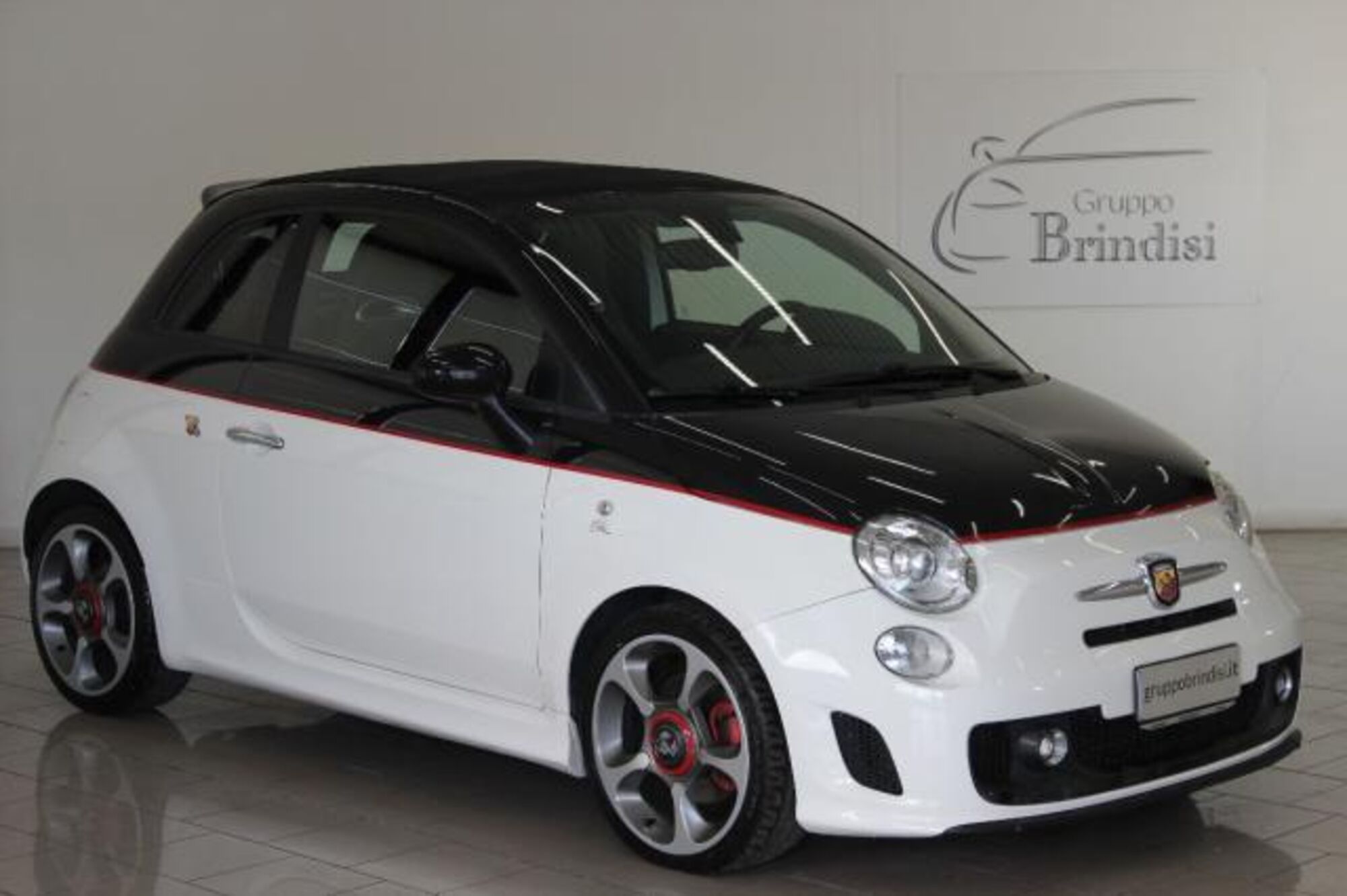 Abarth 500 Cabrio 1.4 Turbo T-Jet MTA Bicolore del 2010 usata a Potenza