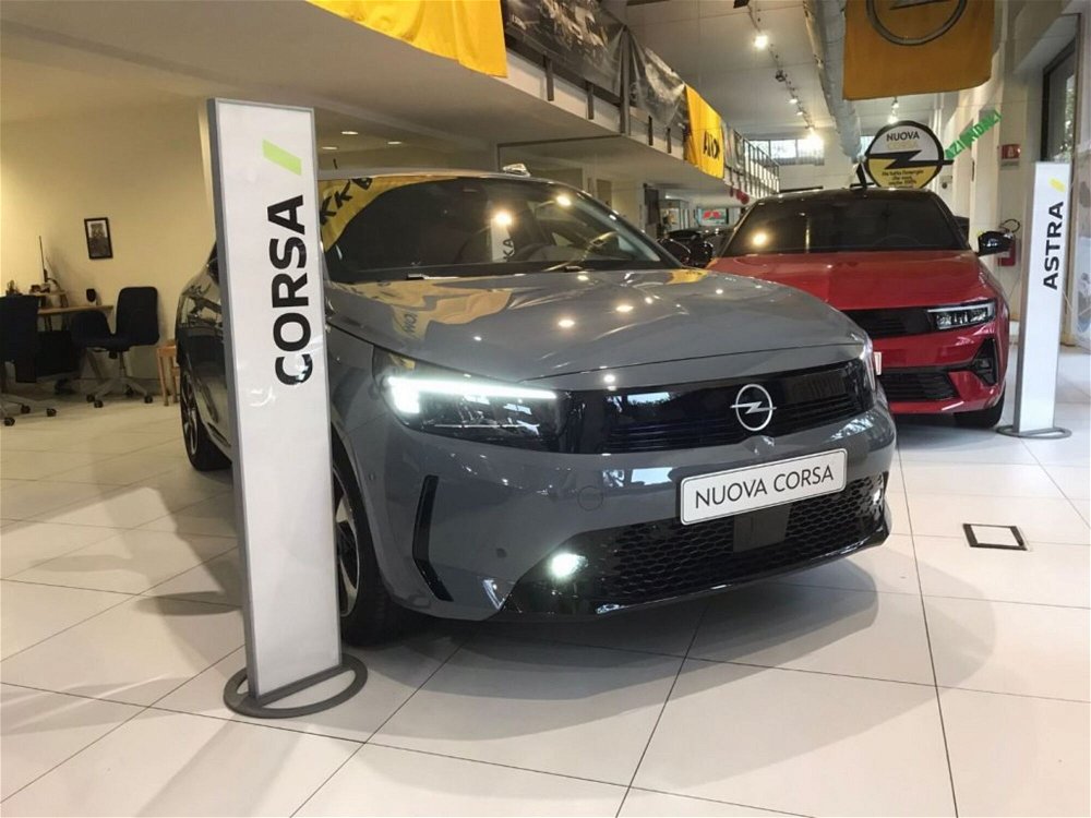 Opel Corsa-e electric Corsa 136cv nuova a Milano (5)