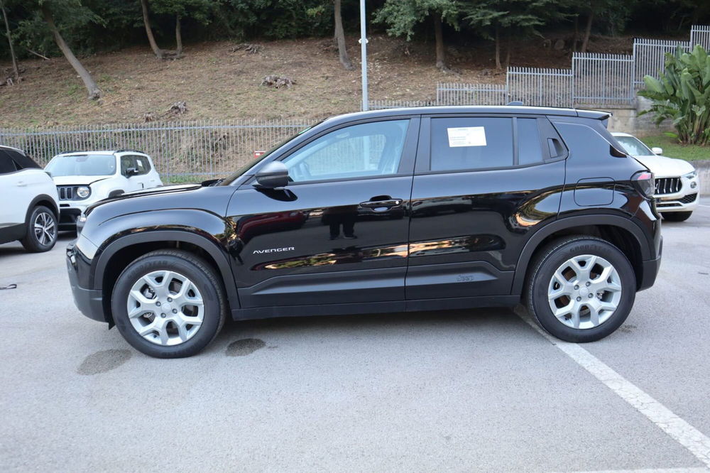 Jeep Avenger nuova a Salerno (14)