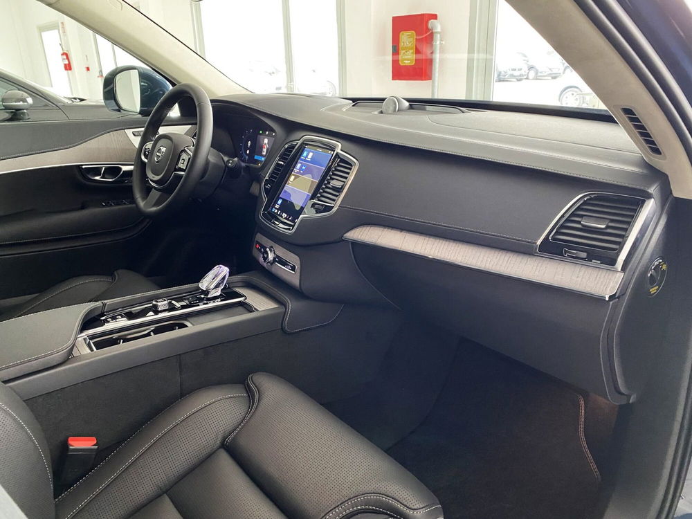 Volvo XC90 nuova a Bari (10)