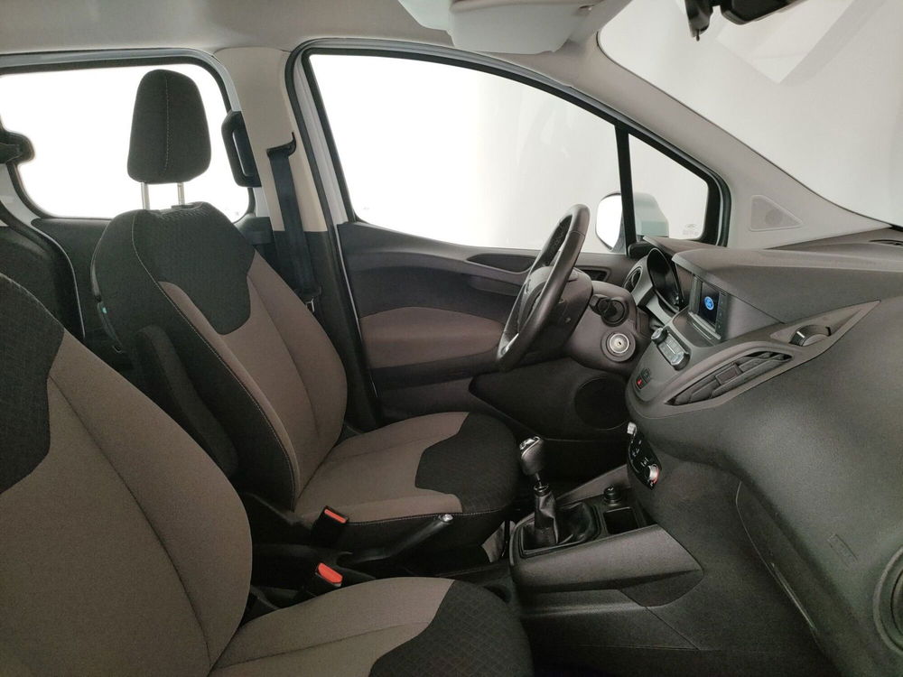 Ford Tourneo Courier usata a Roma (6)