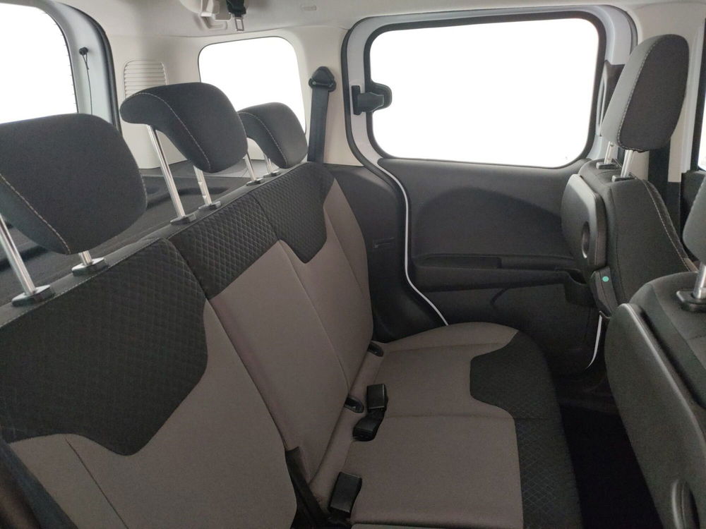 Ford Tourneo Courier usata a Roma (7)