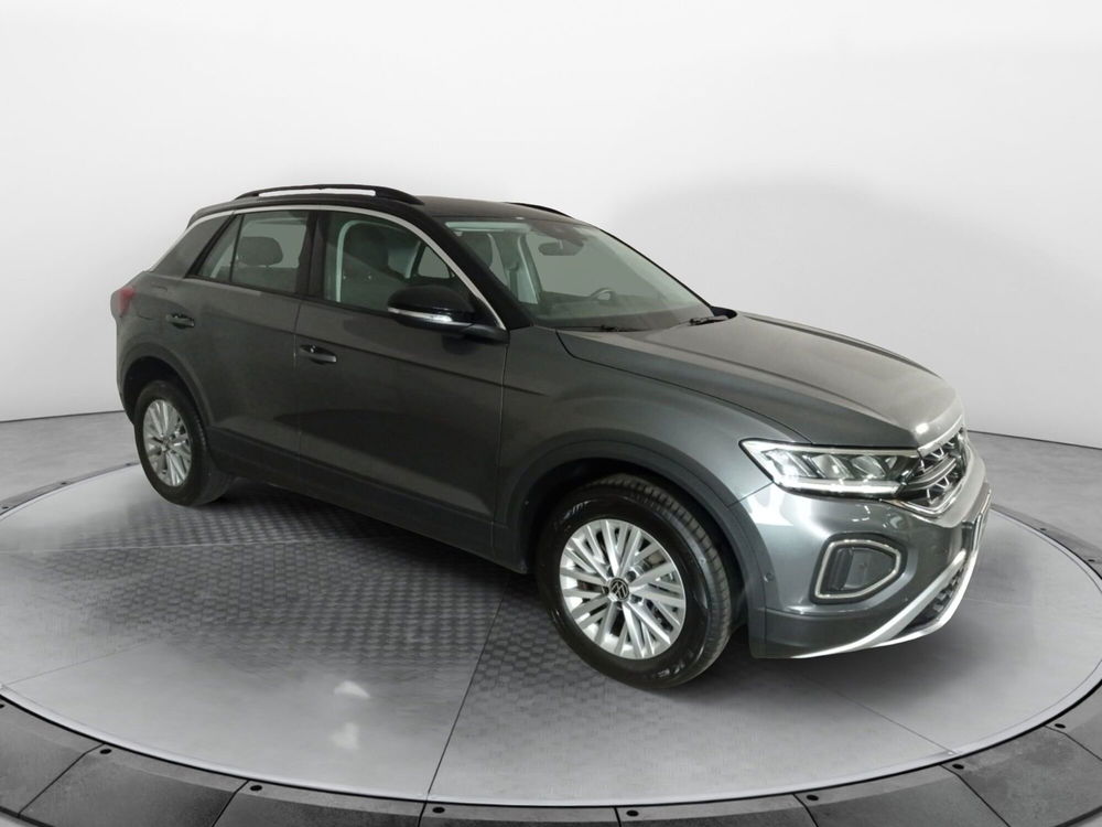 Volkswagen T-Roc 2.0 tdi Life 150cv dsg del 2023 usata a Carnago (3)