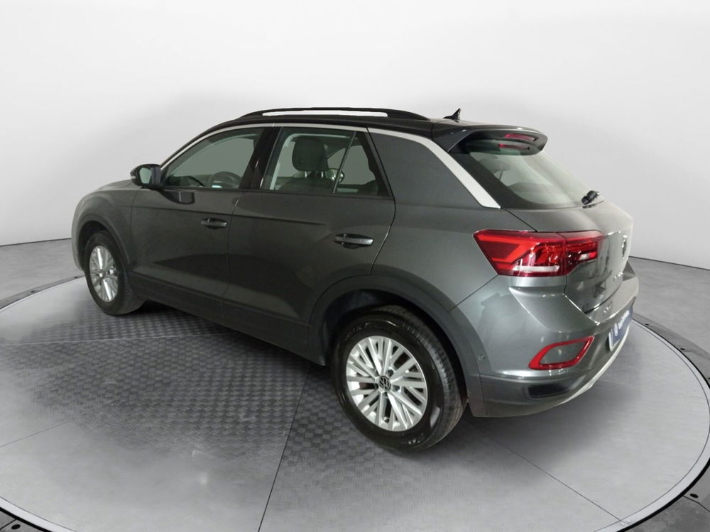 Volkswagen T-Roc 2.0 TDI SCR 150 CV DSG Life del 2023 usata a Carnago (4)