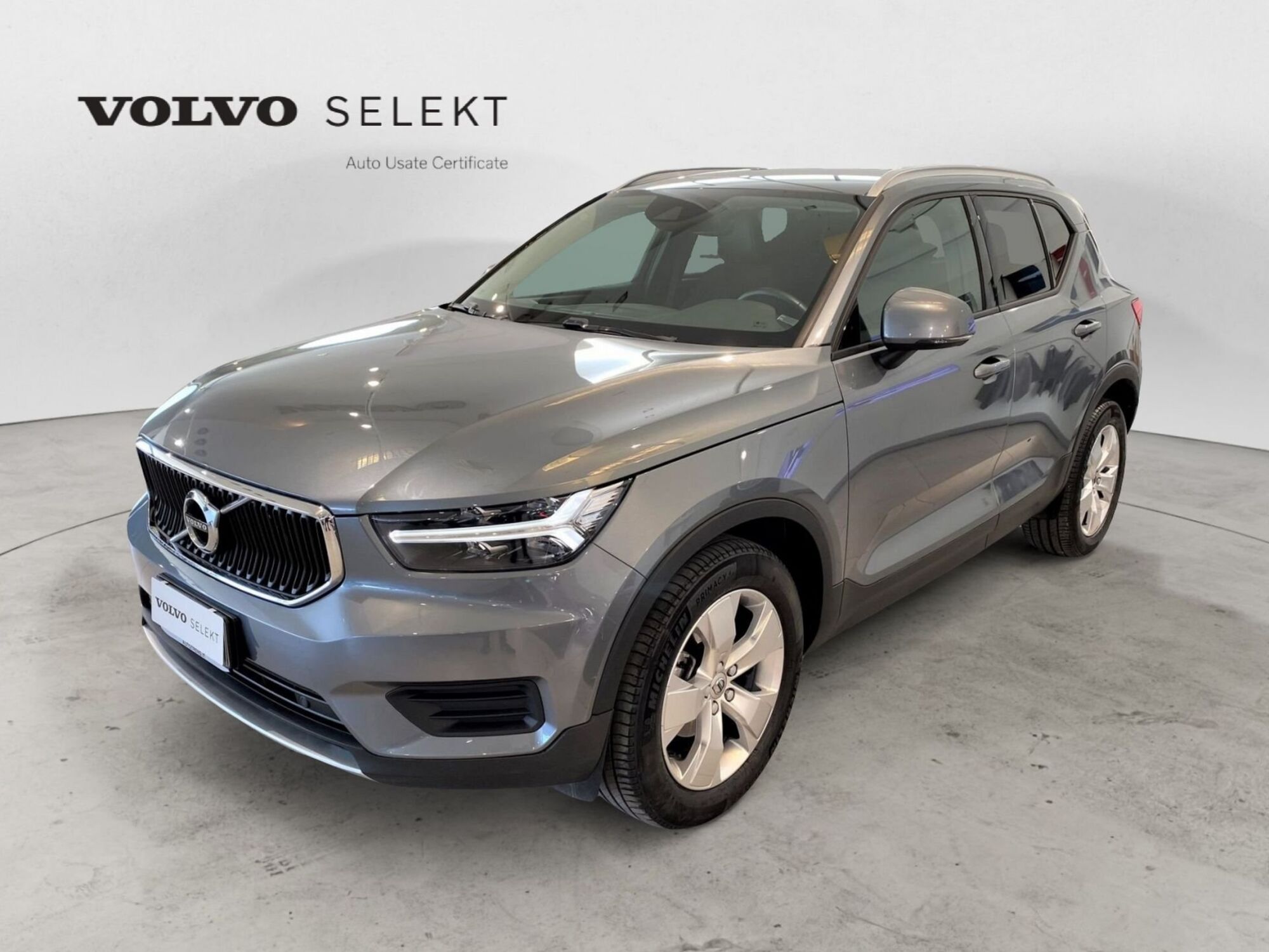 Volvo XC40 D3 Momentum  del 2018 usata a Bari