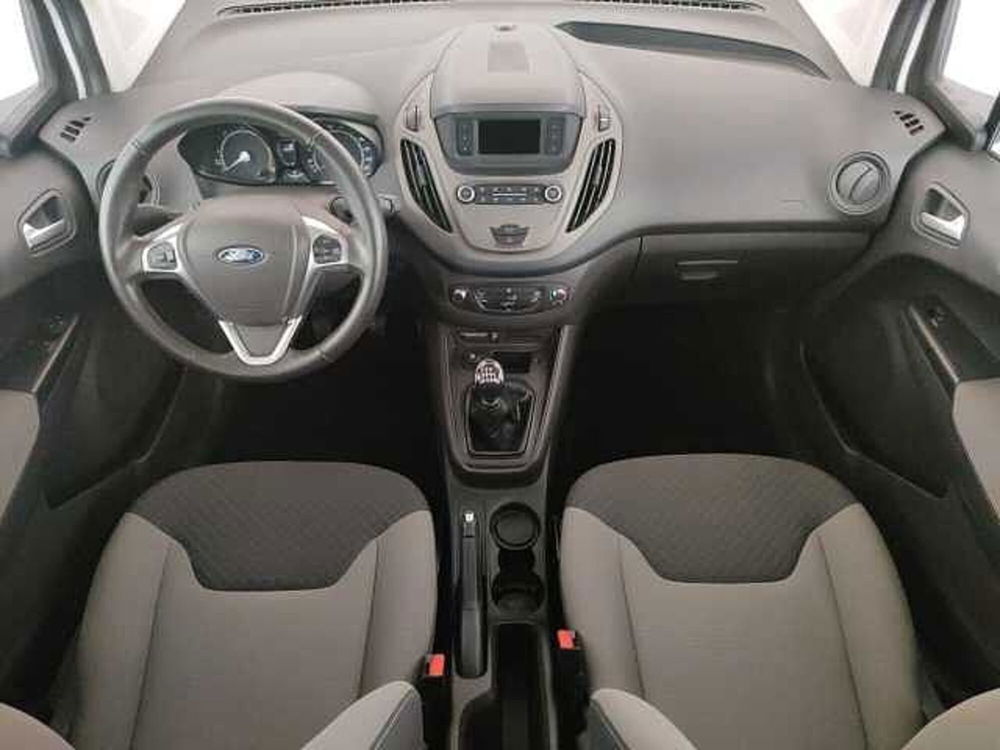 Ford Tourneo Courier usata a Roma (9)