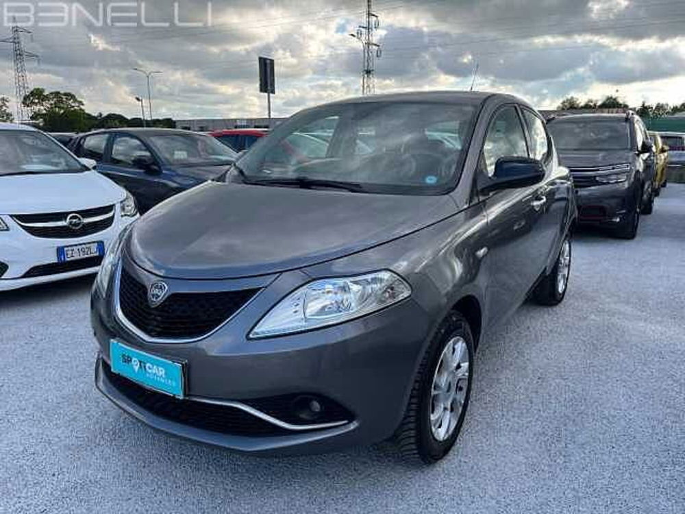 Lancia Ypsilon usata a Ravenna