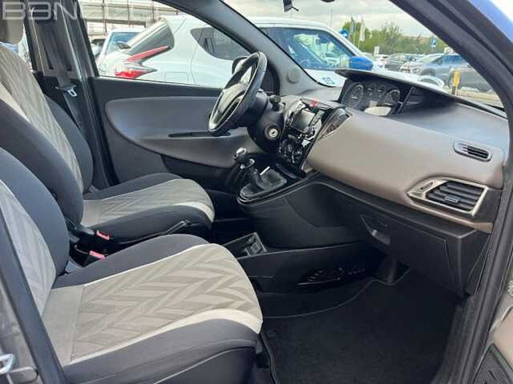 Lancia Ypsilon usata a Ravenna (13)