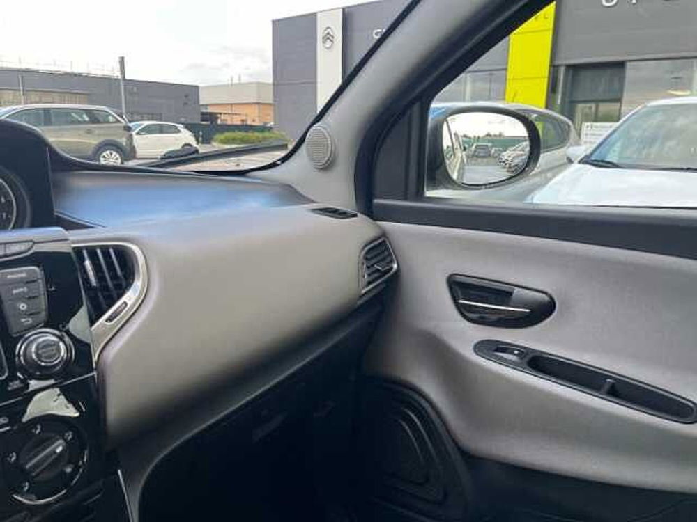 Lancia Ypsilon usata a Ravenna (14)